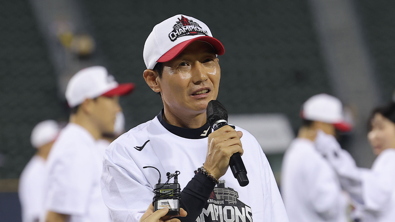 'LG 최초 2회 우승' <b>염경엽</b> 감독, <b>3년</b> 30억 원 최고 대우 <b>재계약</b>
