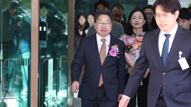 '<b>퇴임</b>' <b>노만석</b> "검사들에 대한 징계 등 논의 멈춰달라"