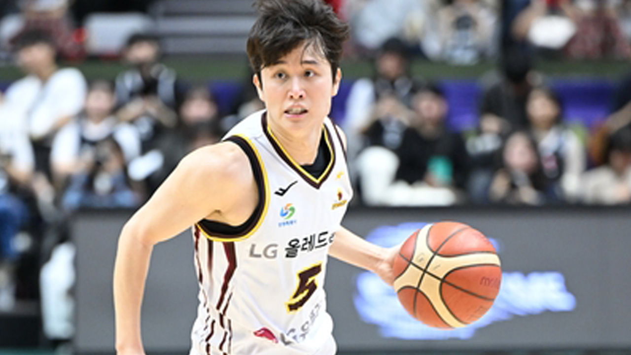 프로농구 <b>LG</b>, kt 잡고 3연승…<b>단독 선두 등극</b>