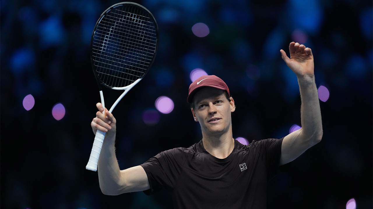 <b>신네르</b>, <b>알카라스</b> 꺾고 <b>ATP</b> 투어 시즌 최종전 우승