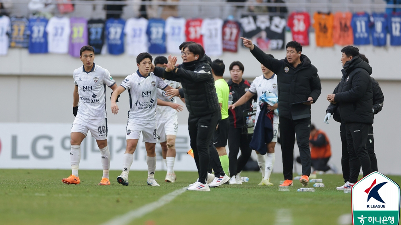 프로축구 <b>김천</b>, 서울 격파…최종전에서 '준우승 경쟁'