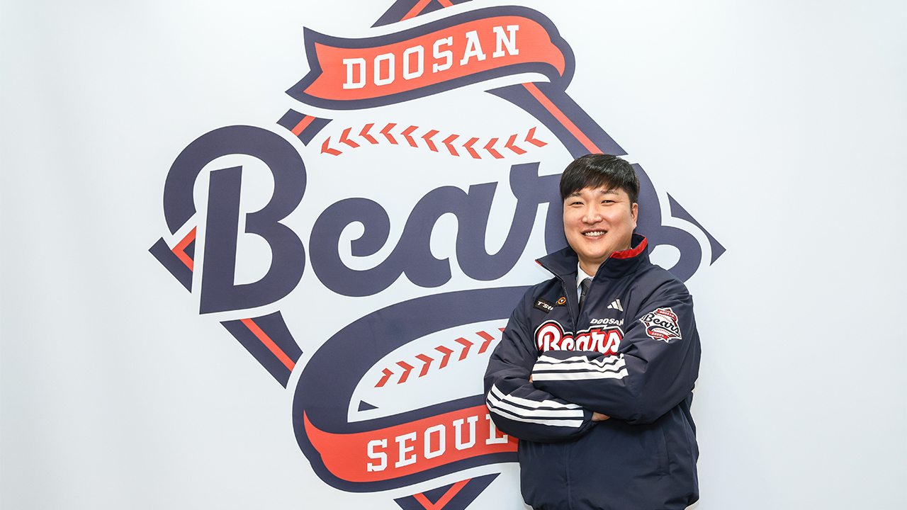 <b>두산</b> '국민 우익수' <b>이진영</b> <b>코치</b> 영입…1·2군 <b>타격</b> 총괄 예정