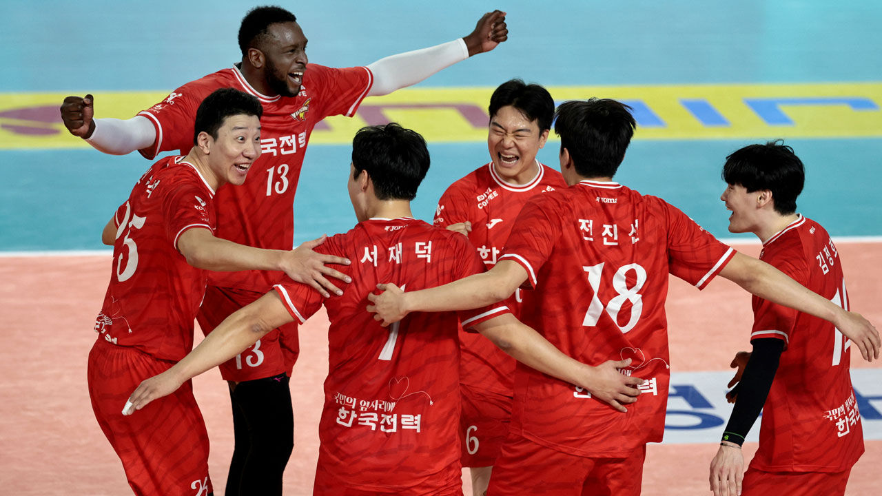 <b>한국전력</b>, 삼성화재 꺾고 <b>3위 도약</b>…도로공사는 9연승 선두 질주
