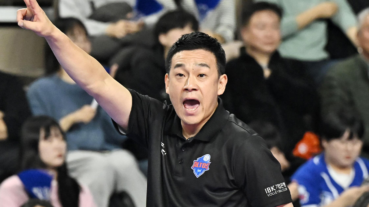'<b>여오현 감독대행</b> 체제' 기업은행, 흥국생명 꺾고 7연패 탈출