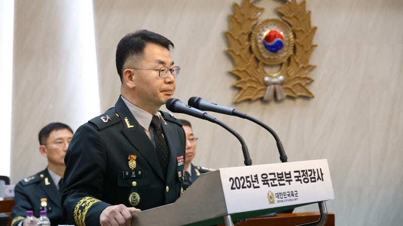 김민석 총리, '<b>계엄버스</b>' 육군 법무실장 근신 <b>취소</b>…"엄정 재검토"