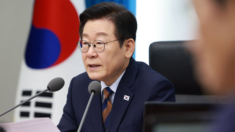 이 대통령, <b>홍콩</b> 화재 <b>참사 애도</b> "이웃의 가슴 아픈 소식"