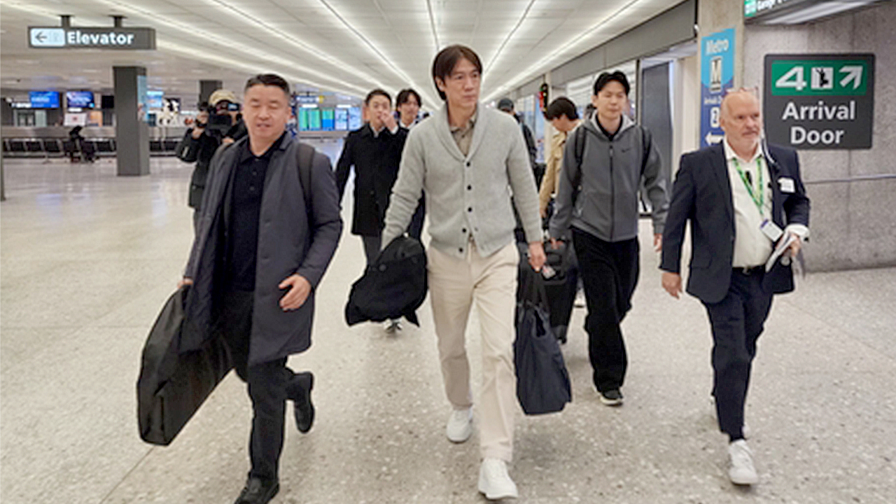홍명보 감독, 북중미 <b>월드컵 조추첨</b> 참석차 미국 도착