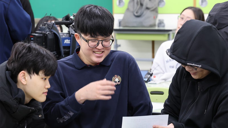 <b>수능 만점 왕정건</b> 군 "이팔전쟁 보며 의사 꿈…응급의학과 갈 것"