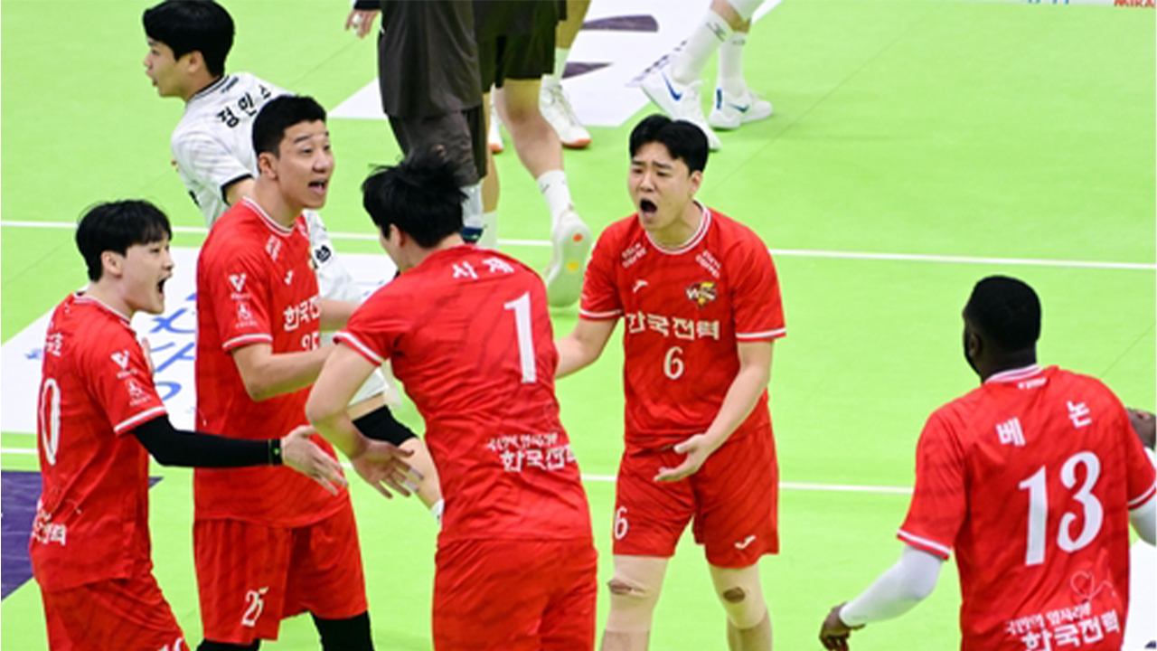 프로배구 <b>GS칼텍스</b>, 페퍼저축은행 꺾고 여자부 3위 도약