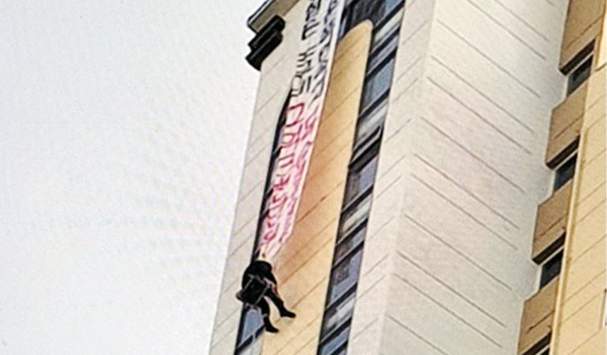 나주 아파트 20층에서 임금체불 때문에 목숨 걸고 고공농성하는 50대 남성