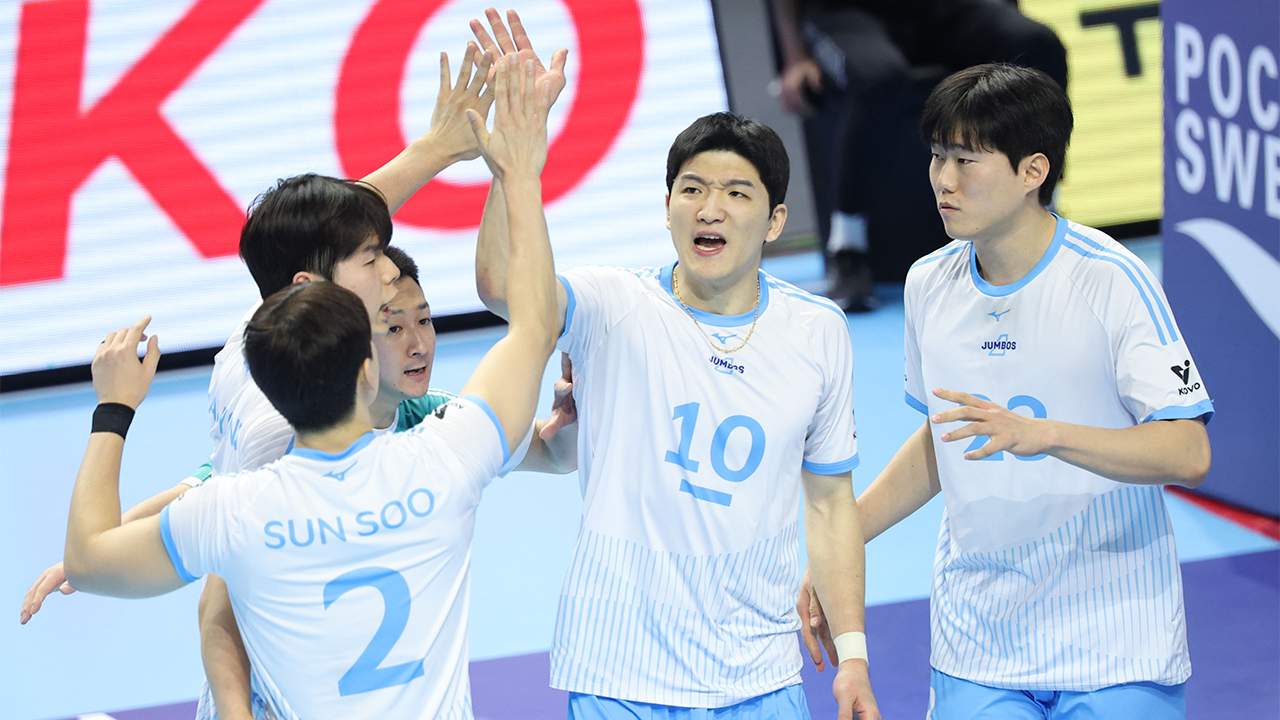 프로배구 <b>대한항공</b>, <b>현대</b> 제압…흥국생명은 3위 도약