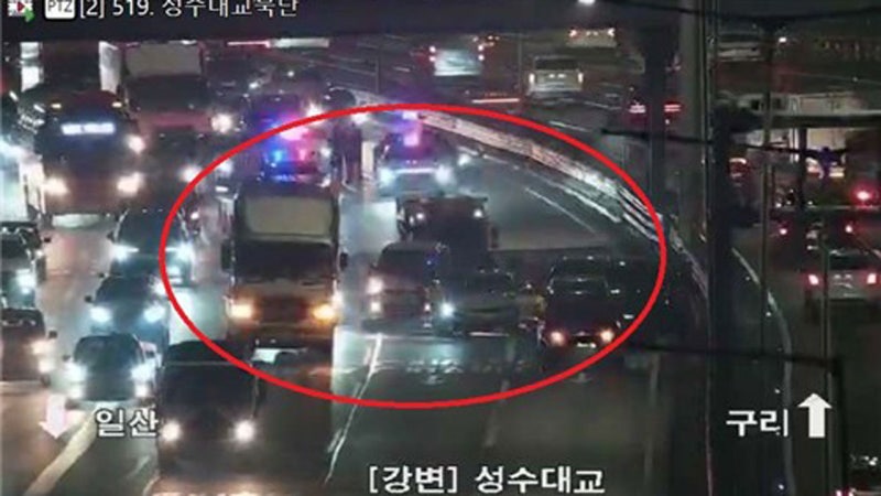 출근길 <b>강변북로</b> 영동→<b>성수대교 추돌사고</b>…3개 차로 통제