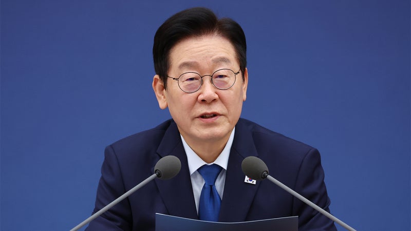 이 대통령, <b>혐오 현수막 단속</b> 촉구…"불필요한 갈등 조장"