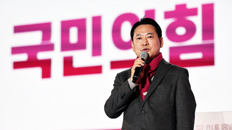 "계엄·탄핵 결과에 <b>책임</b>"…달라진 <b>장동혁</b>?