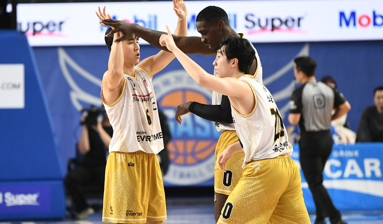 <b>프로농구 정관장</b>, <b>가스공사</b>에 역전승…2연승·2위 수성