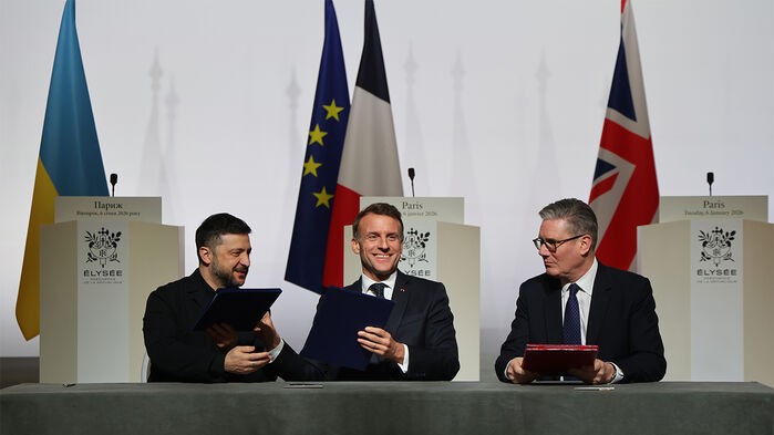 우크라이나,프랑스,영국 정상이 우크라이나 전후 안전 보장을 위해 다국적군을 배치한다는 의향서에 서명했다.(사진=AP,연합뉴스)