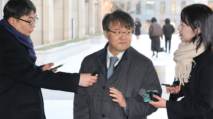 통일교와 신천지 등 특정 종교단체가 정치권에 영향을 끼쳤다는 내용의 '정교유착' 의혹을 수사하는 검찰·경찰 합동수사본부 김태훈 본부장이 8일 서울 서초구 서울고검으로 출근,발언 (사진=연합뉴스)