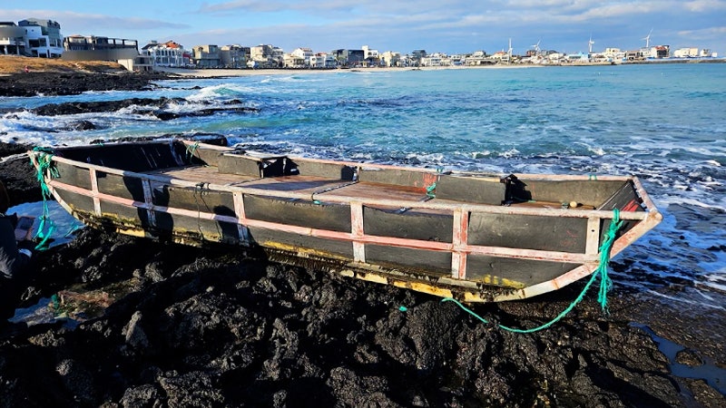 제주 해안에 정체불명 목선 계속 발견 중… 대체 뭐임?
