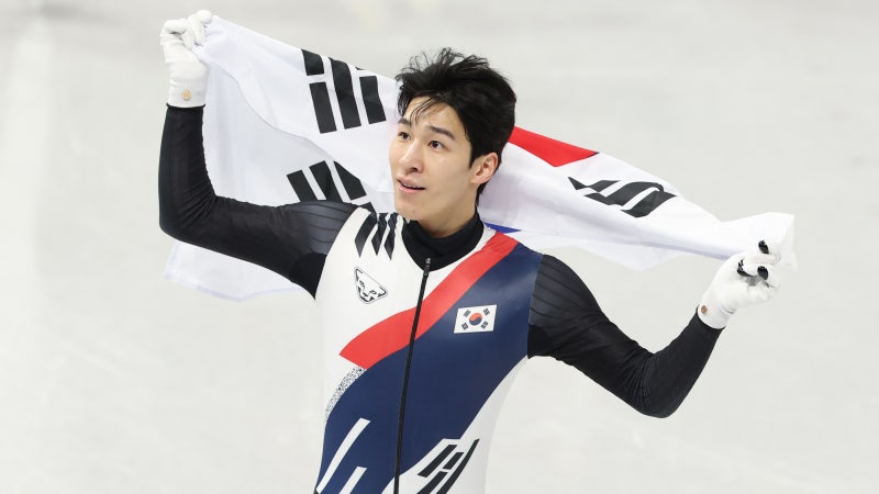 황대헌, 쇼트트랙 1500m 은메달로 3대회 연속 메달 달성