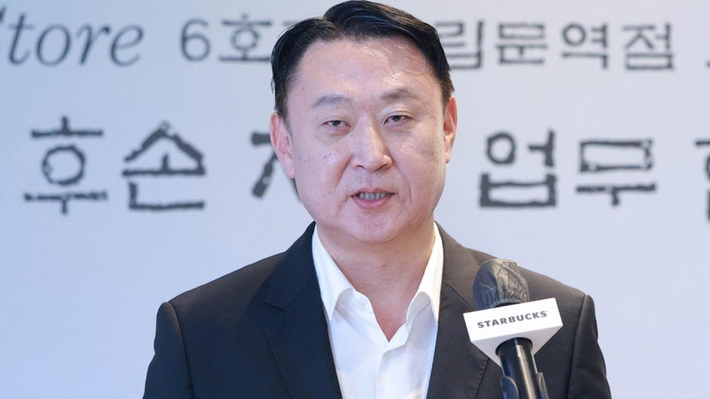정용진, 스타벅스 대표 경질…이 대통령 "막장 행태" 분노