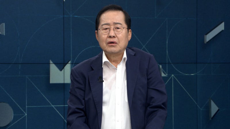 [인터뷰] <b>홍준표</b> "박근혜 전국 순회, 지선 후 혼란기에 비대위원장 하려...