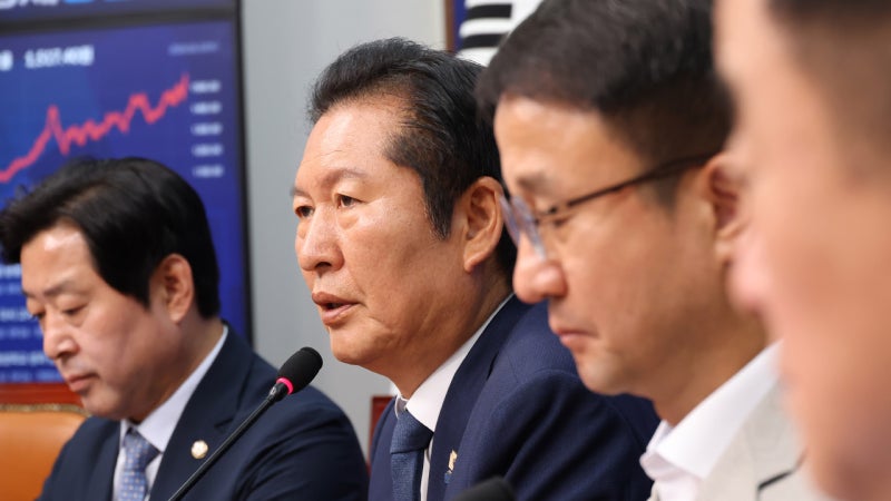 <b>정청래</b> "이 대통령 지선 평가에 <b>공감</b>…반성할 것은 반성하겠다"