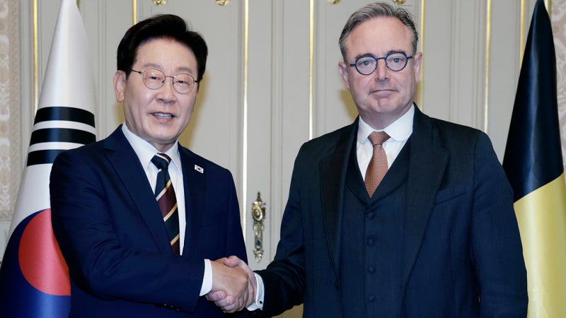 <b>이 대통령</b>, 벨기에와 <b>정상회담</b>…무역 증진·교육 협력 논의