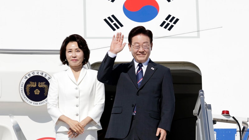 이 대통령, <b>제네바</b> 공항 <b>도착</b>…곧 G7 정상회의 일정 시작