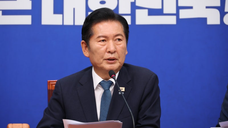 정청래, 당 대표직 전격 사퇴…사실상 연임 도전 수순