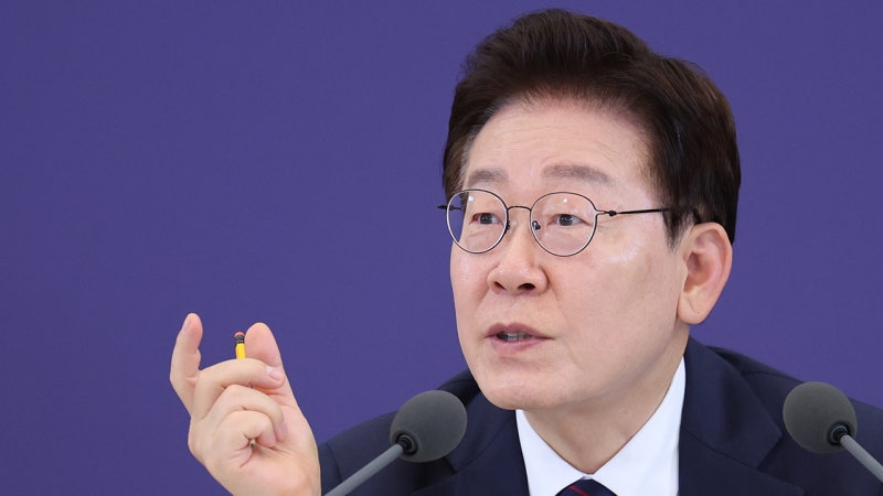 이 대통령 "월드컵 '32강 탈락'…당황 넘어 황당함 느껴"