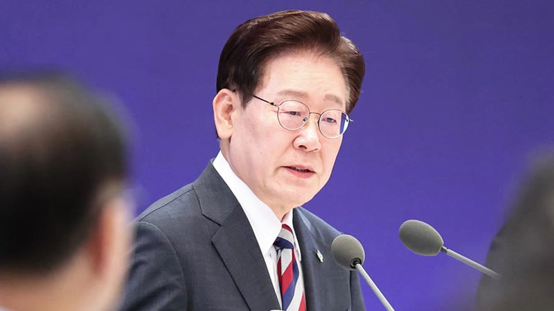 이 대통령 "<b>메가프로젝트</b>, 지지율 수단 아냐…취임 전부터 꿈꿔"