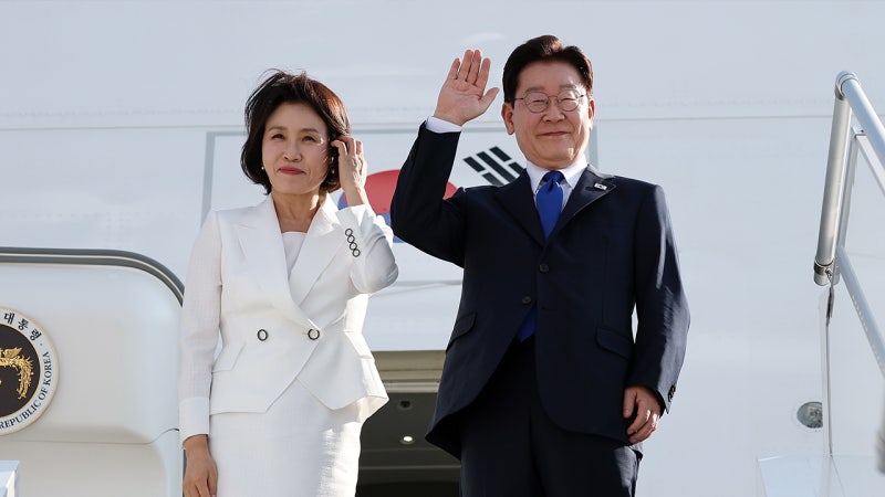 이 <b>대통령</b>, '방산 세일즈' NATO 일정 종료…<b>몽골</b>로 <b>출국</b>