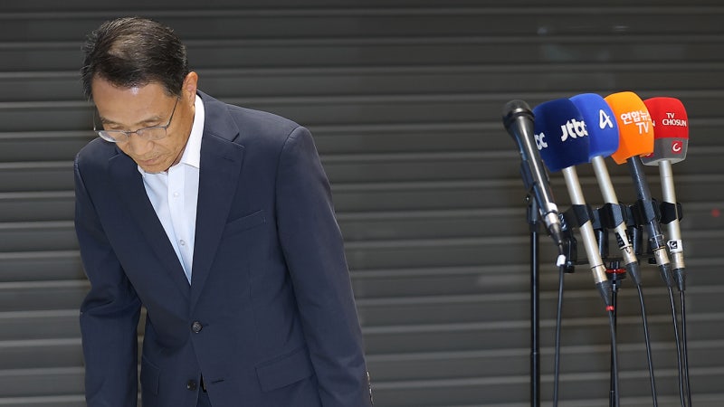 <b>장윤기 사건</b>에 조기 귀국한 경찰청장 대행…고개 숙였다