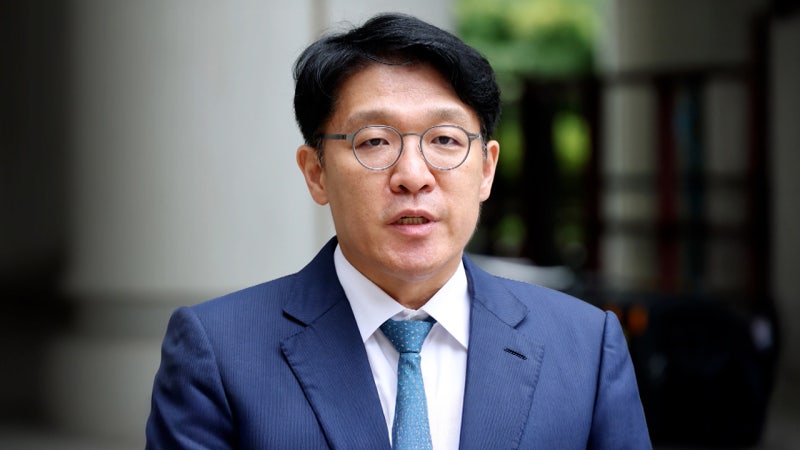 "18 흉기를 커터칼로"…'<b>가덕도 테러</b> 미지정' 김상민 전 검사 등 송치