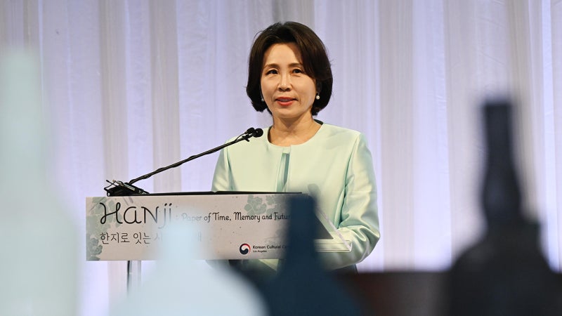 <b>김혜경 여사</b>, 미국서 <b>한지 홍보</b>행사 참석…"유네스코 등재되길"