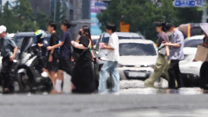 푹푹 찌는 가마솥 더위…남부 곳곳 '<b>폭염중대경보</b>'