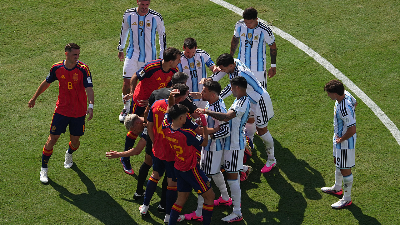 <b>FIFA</b>, <b>아르헨티나 징계</b> 절차 착수…난투극·정치적 현수막 관련