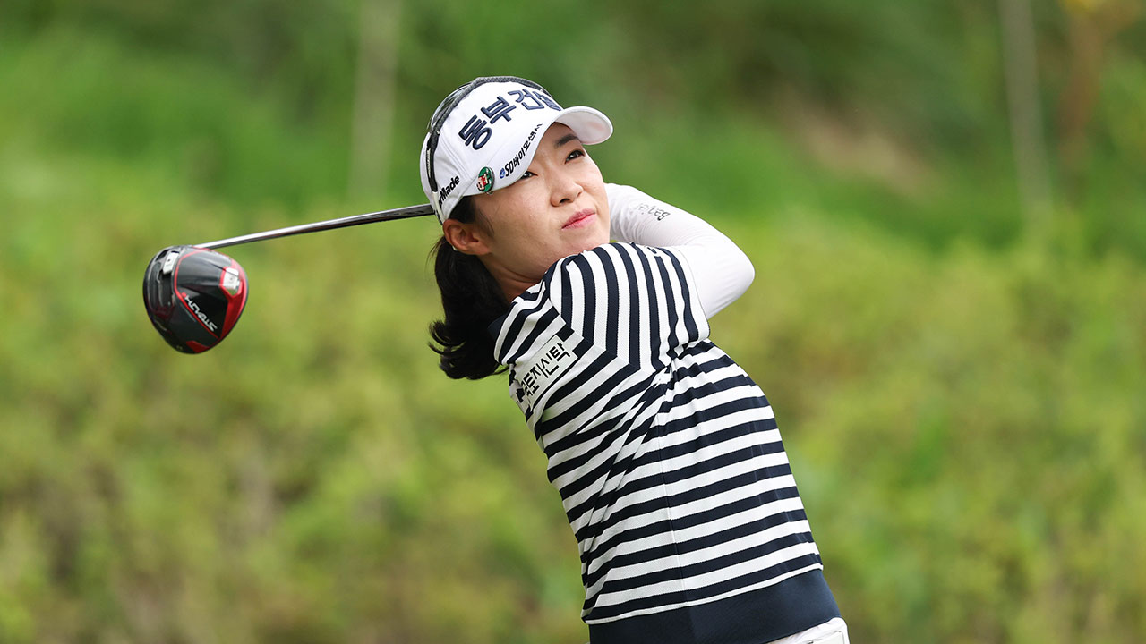 '폭염 뚫은' 김수지, KLPGA <b>오로라월드</b> 3R 단독 선두