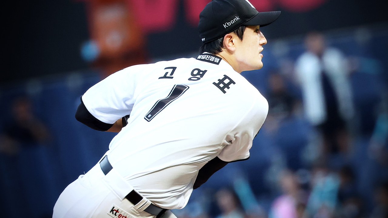 '20이닝 연속 무실점' 고영표 앞세운 <b>kt 6연승</b>…단독 선두 질주