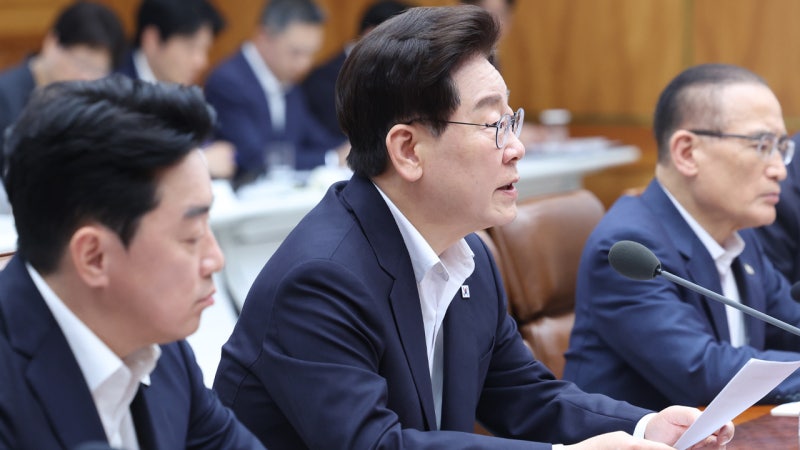 <b>청와대</b> "연내 '<b>메가특구</b>' <b>특별법</b> 제정…범정부 지원협의회 설치"