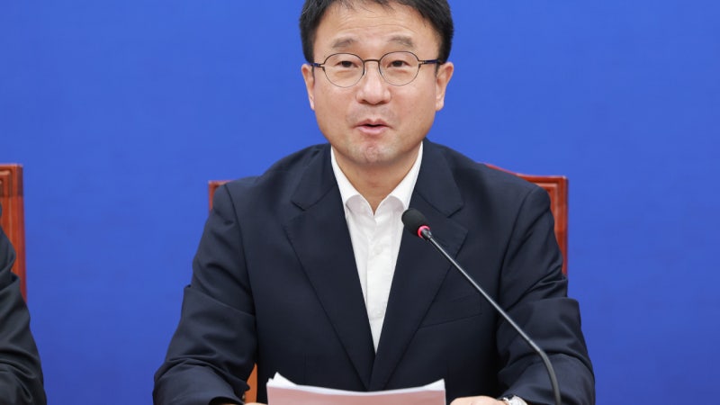 <b>한병도</b> "<b>용산공원 활용</b>, 미래 세대 주택 마련 관점서 논의해야"