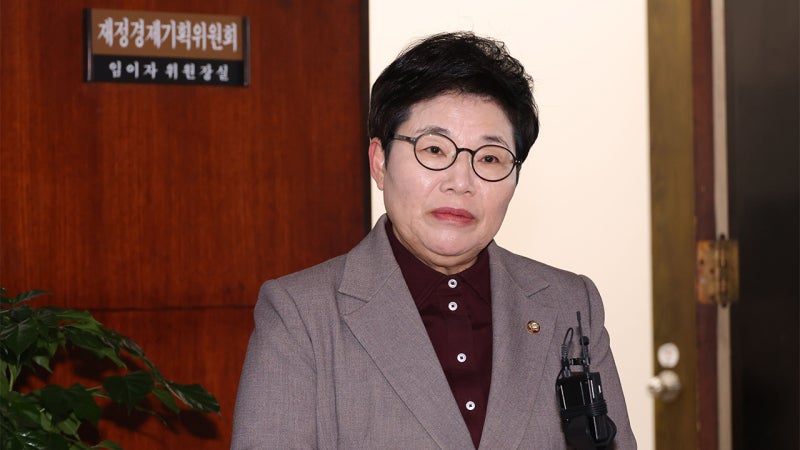<b>국민의힘</b>, <b>임이자</b> 정책위의장 <b>임명</b> 추인…노동 운동가 출신 3선