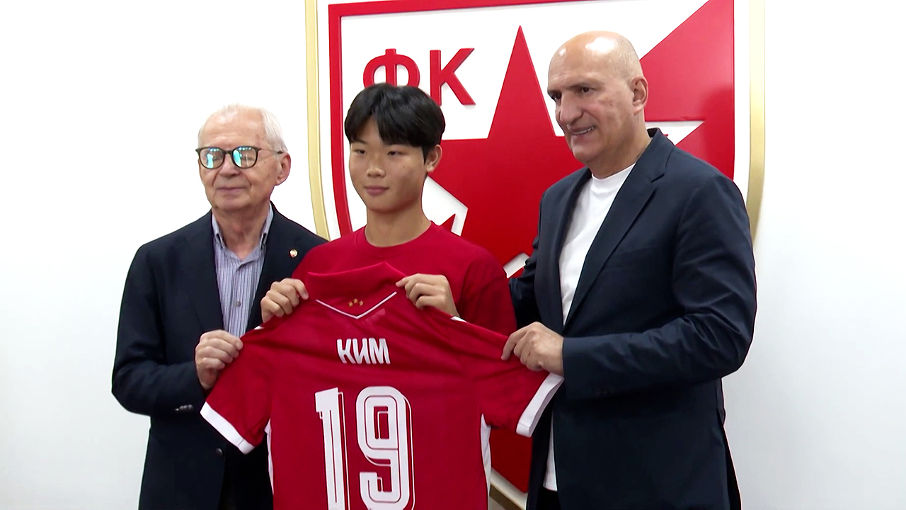전북 '영건' <b>김예건</b>, <b>즈베즈다</b> 공식 <b>입단</b>