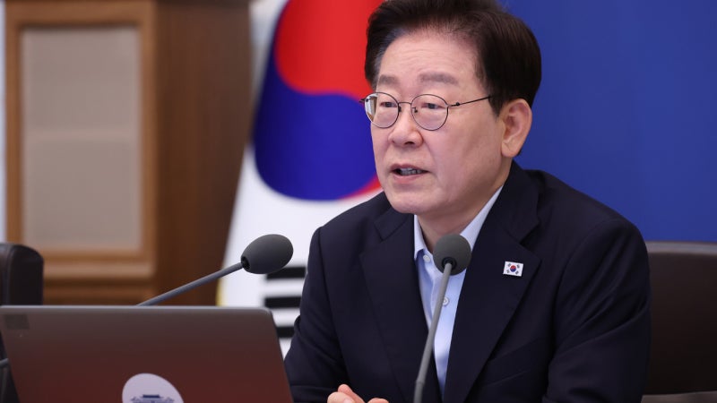 <b>이 대통령</b> "<b>경찰</b> 기강해이 대두…<b>개혁 기구</b> 고민해달라"
