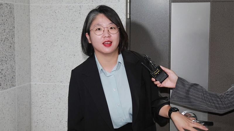 <b>용혜인</b>, <b>의원직 사퇴</b> 사실상 <b>거부</b>…"소수정당 어려움, 양해 구한다"