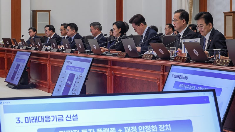 내년 예산 821조·지출 최대 증가…<b>162조</b> <b>미래대응기금</b> 신설