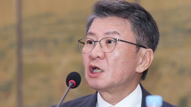 '홍명보 감독 선임' 개입 의혹 <b>정몽규</b> 전 회장 <b>경찰</b> 피의자 <b>조사</b>