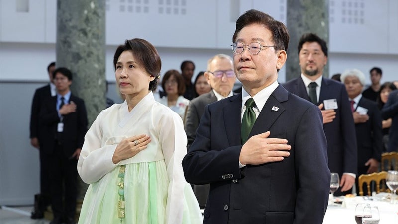 <b>이 대통령</b> "제 <b>임기</b>는 헌법상 명확히 <b>제한</b>돼 있어"