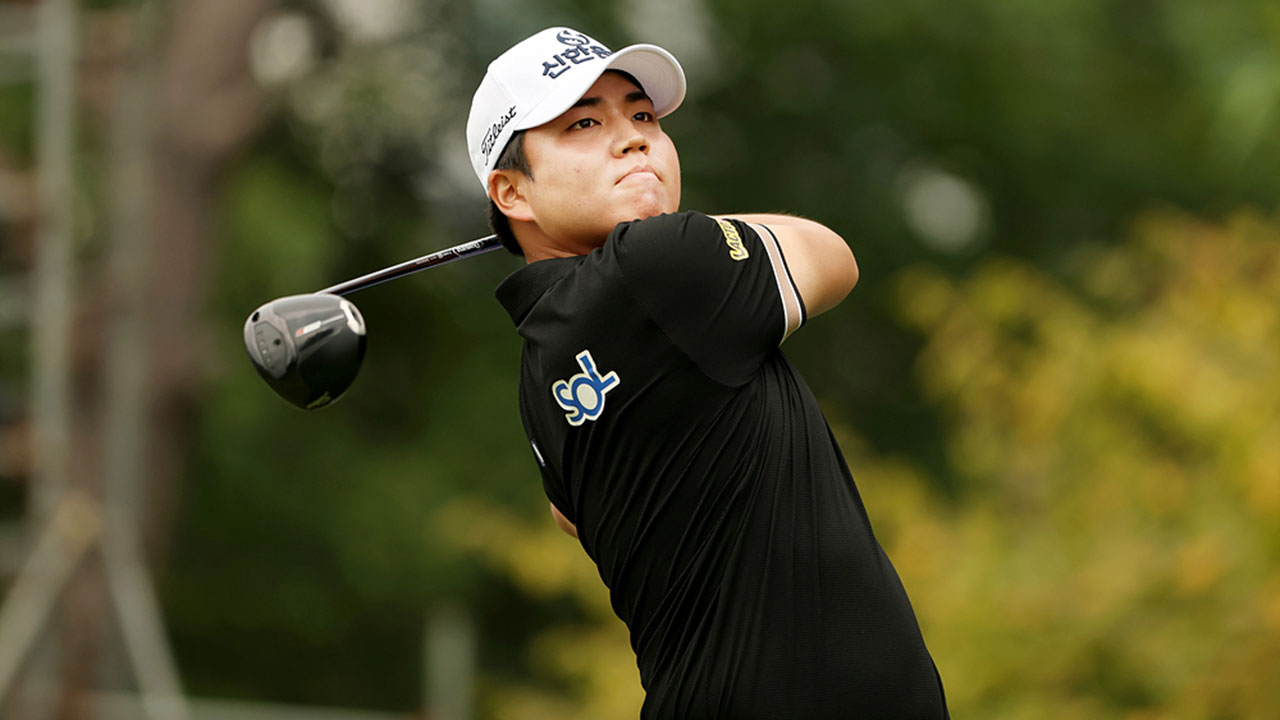 <b>장유빈</b>, 신한동해오픈 3R 한 타 차 2위…KPGA 시즌 3승 도전