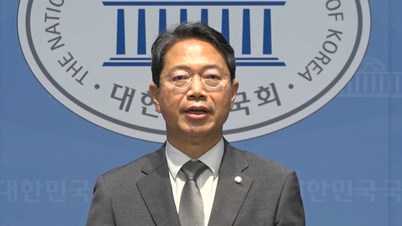 청와대 "<b>김승원</b> <b>사퇴</b> 결정 존중…국정 부담 줄이기 위한 결정으로 이해...